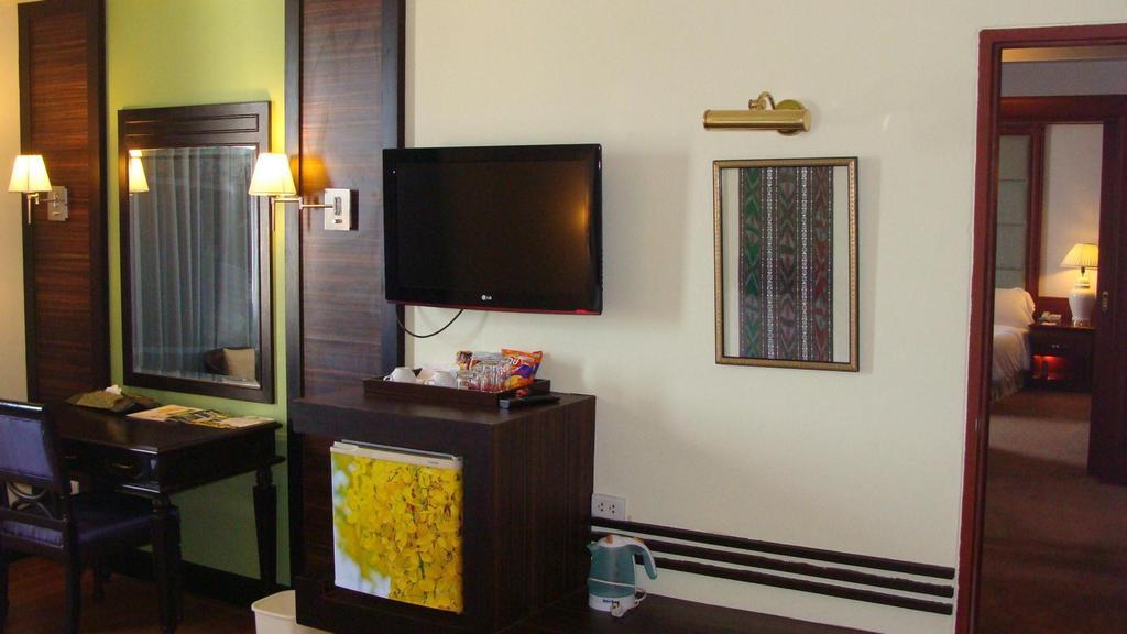 Charoen Thani Hotel, Хон Каен Экстерьер фото