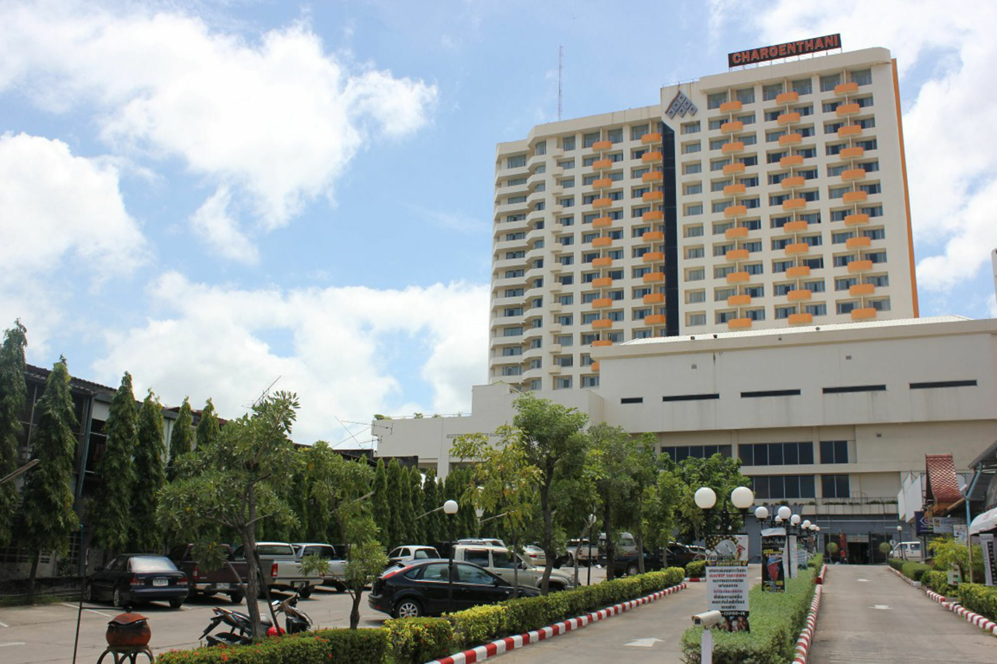 Charoen Thani Hotel, Хон Каен Экстерьер фото